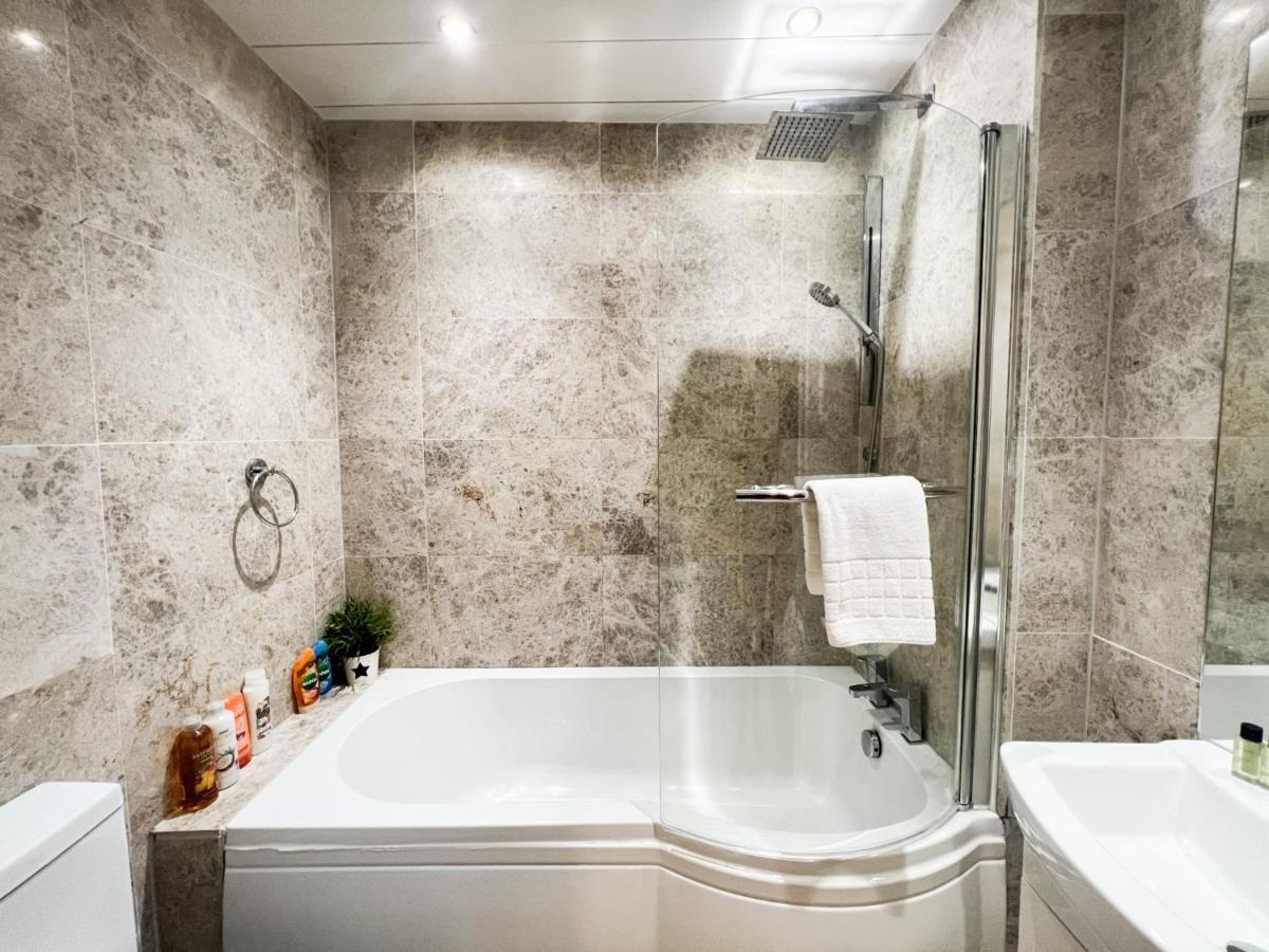 Spacious Flat Sleeps 8 Near Princes Street Edinburgh Bagian luar foto