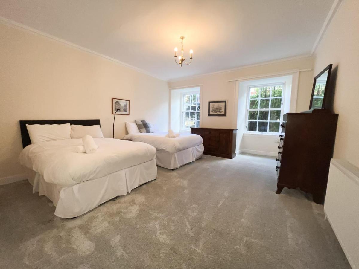 Spacious Flat Sleeps 8 Near Princes Street Edinburgh Bagian luar foto