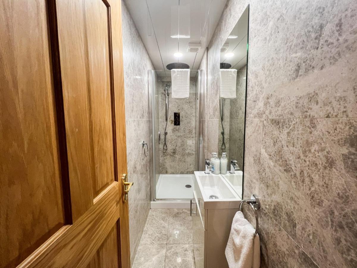 Spacious Flat Sleeps 8 Near Princes Street Edinburgh Bagian luar foto